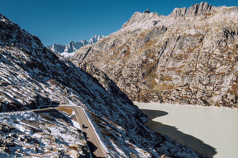 瑞士Grimselsee (Lake Grimsel)附近的路